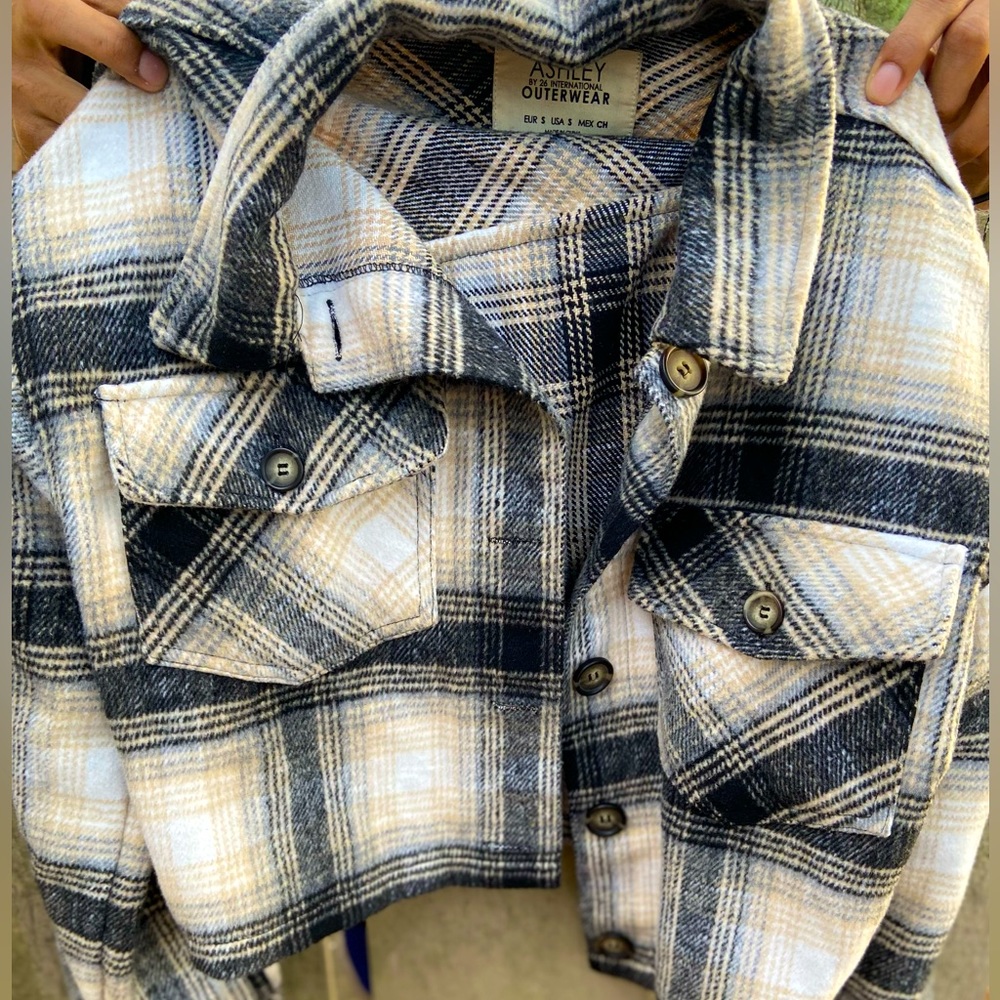 Soft warm and fuzzy woven Cotten material |Plaid Design Pattern |Size Small